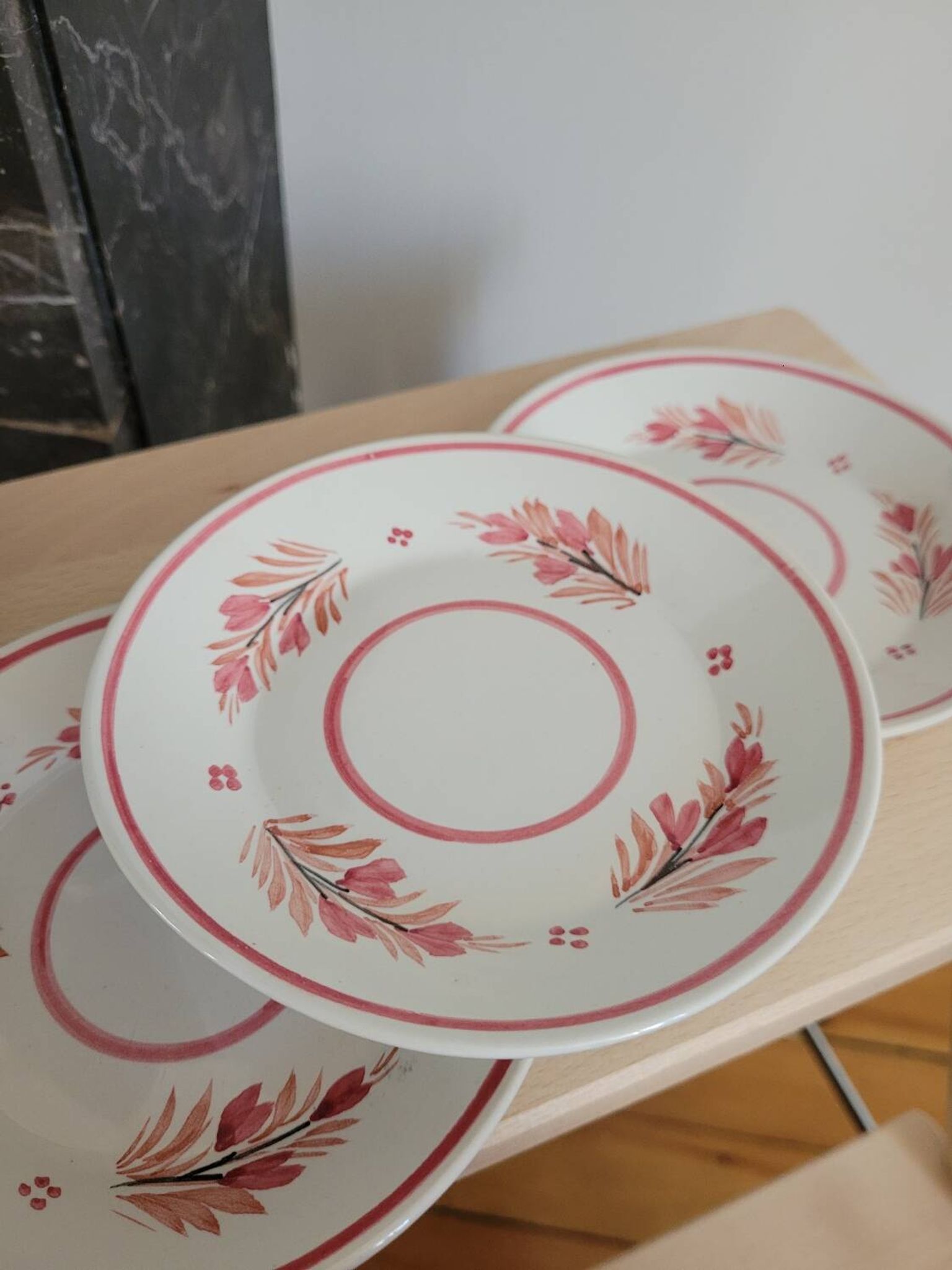 Set of 3 small opaque porcelain plates
