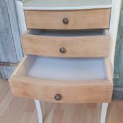 Table de chevet vintage en bois naturel à 3 tiroirs