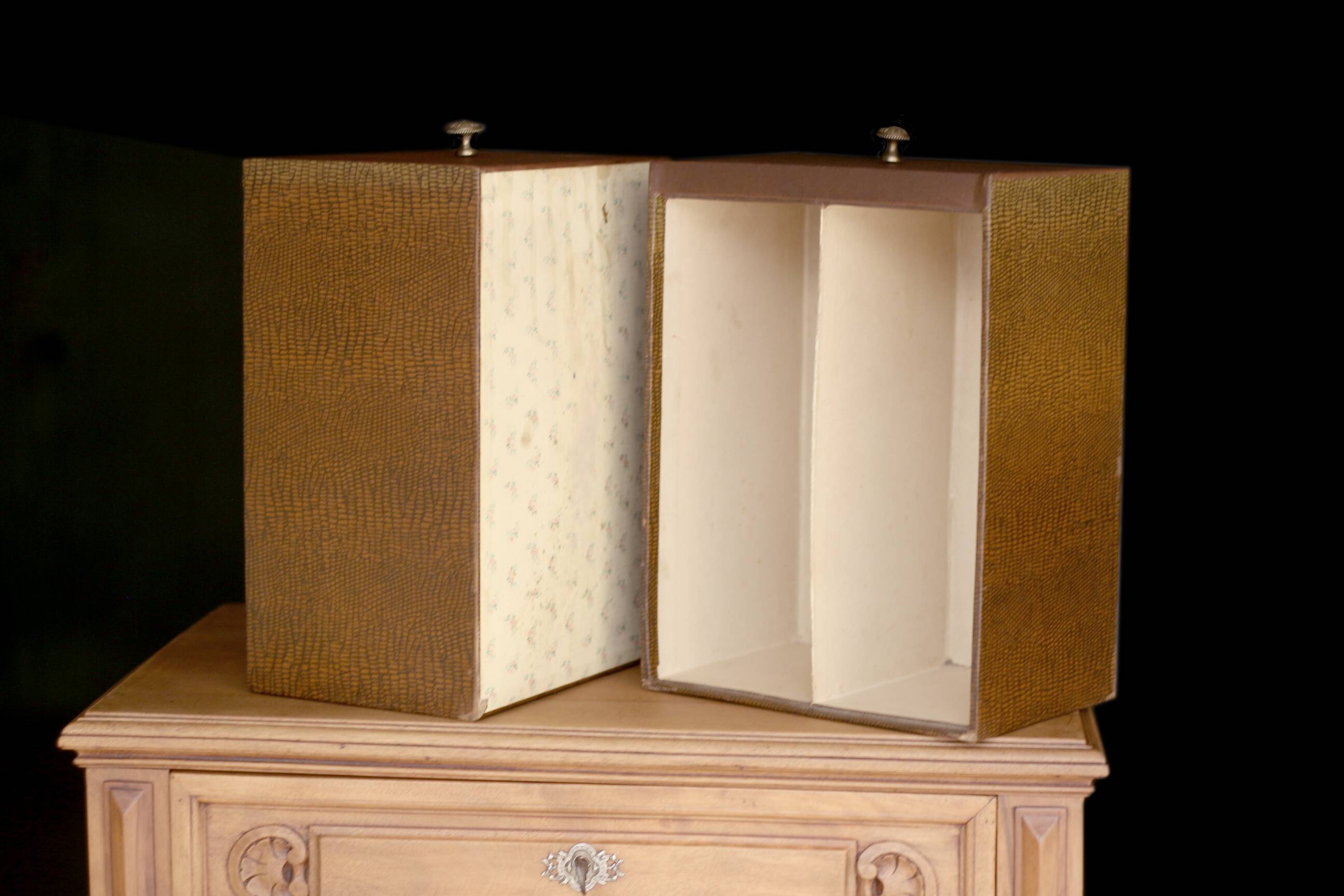 Magnificent notary's cabinet in walnut (late 19th century).