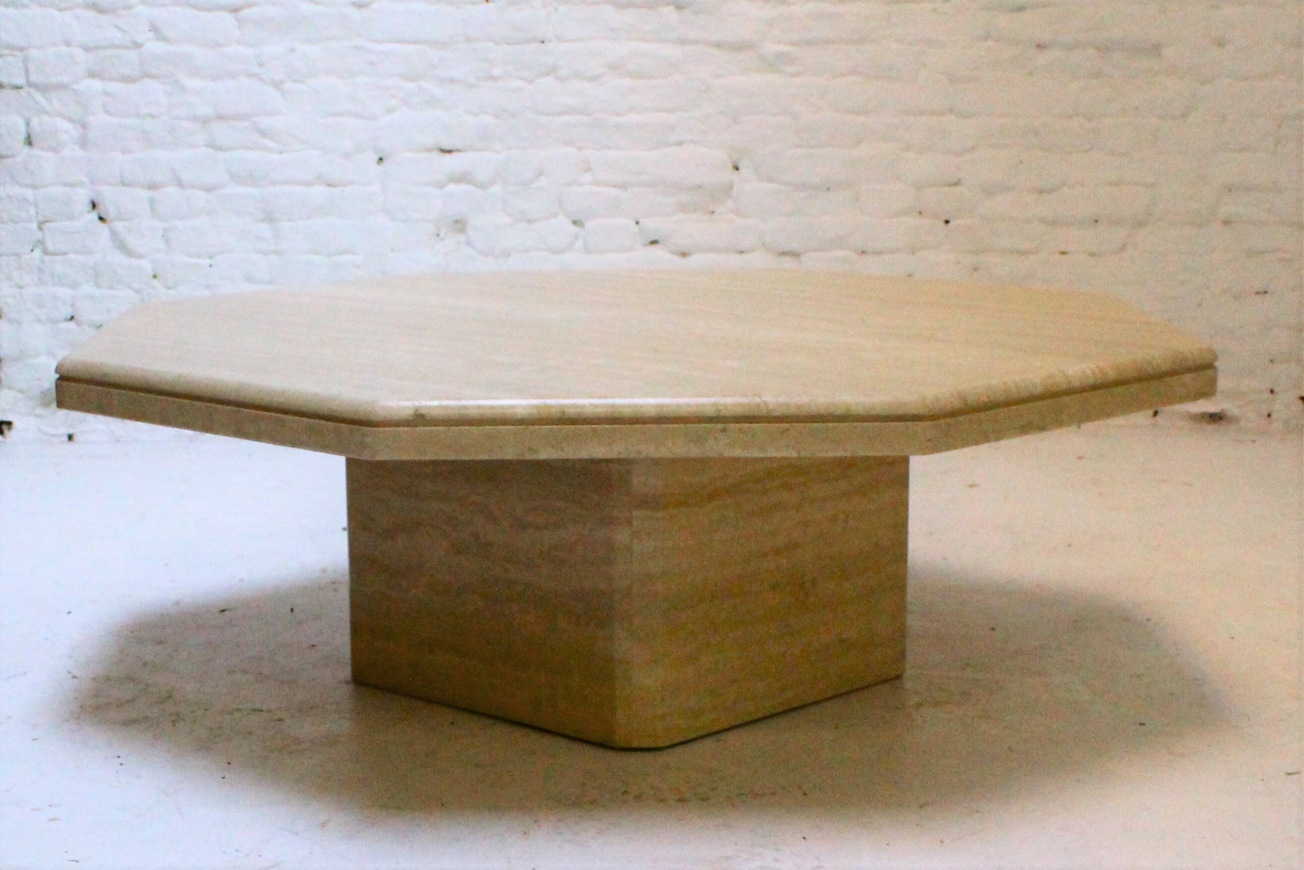Table basse italienne en travertin, années 1970