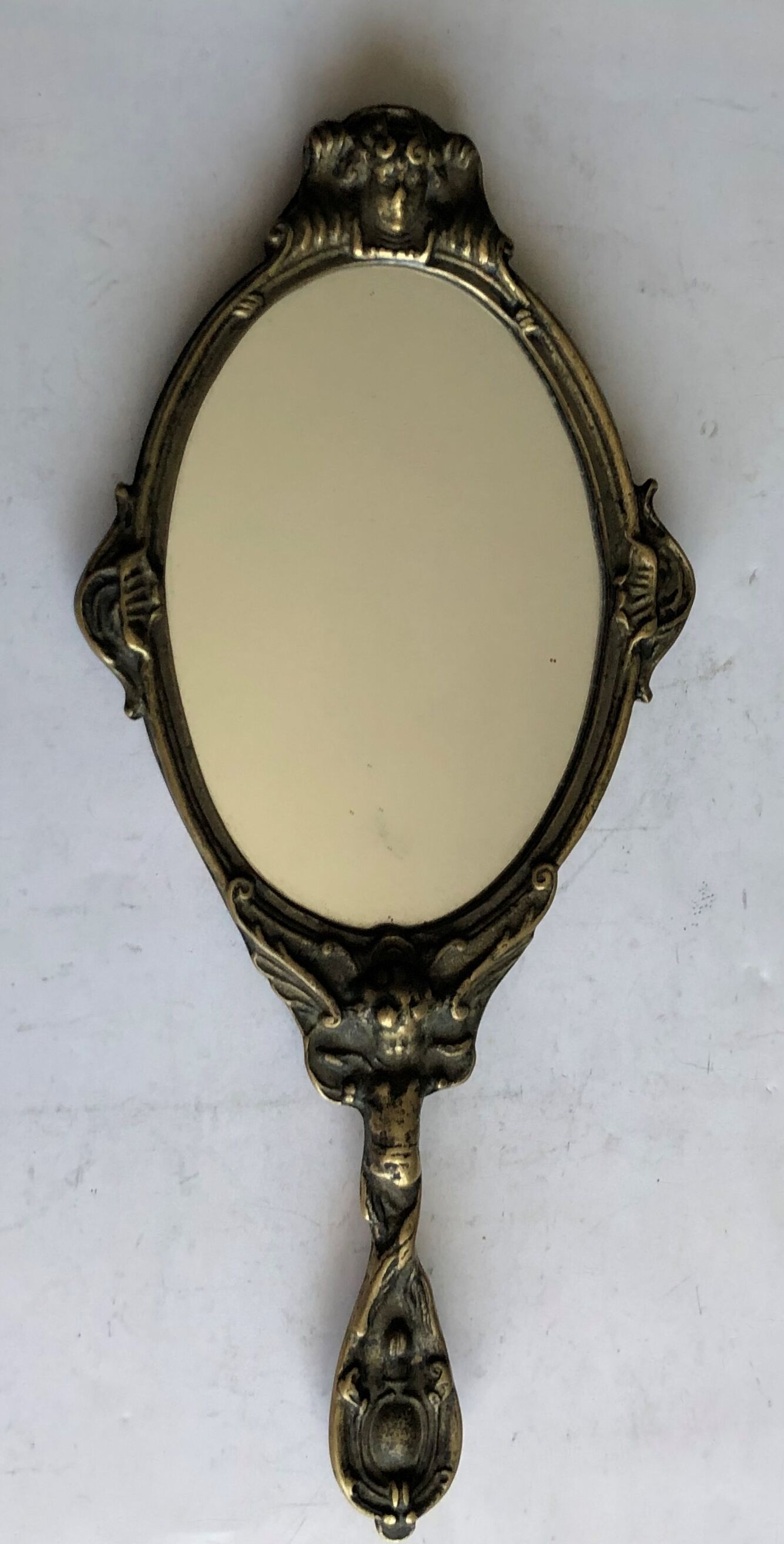 Hand-facing mirror