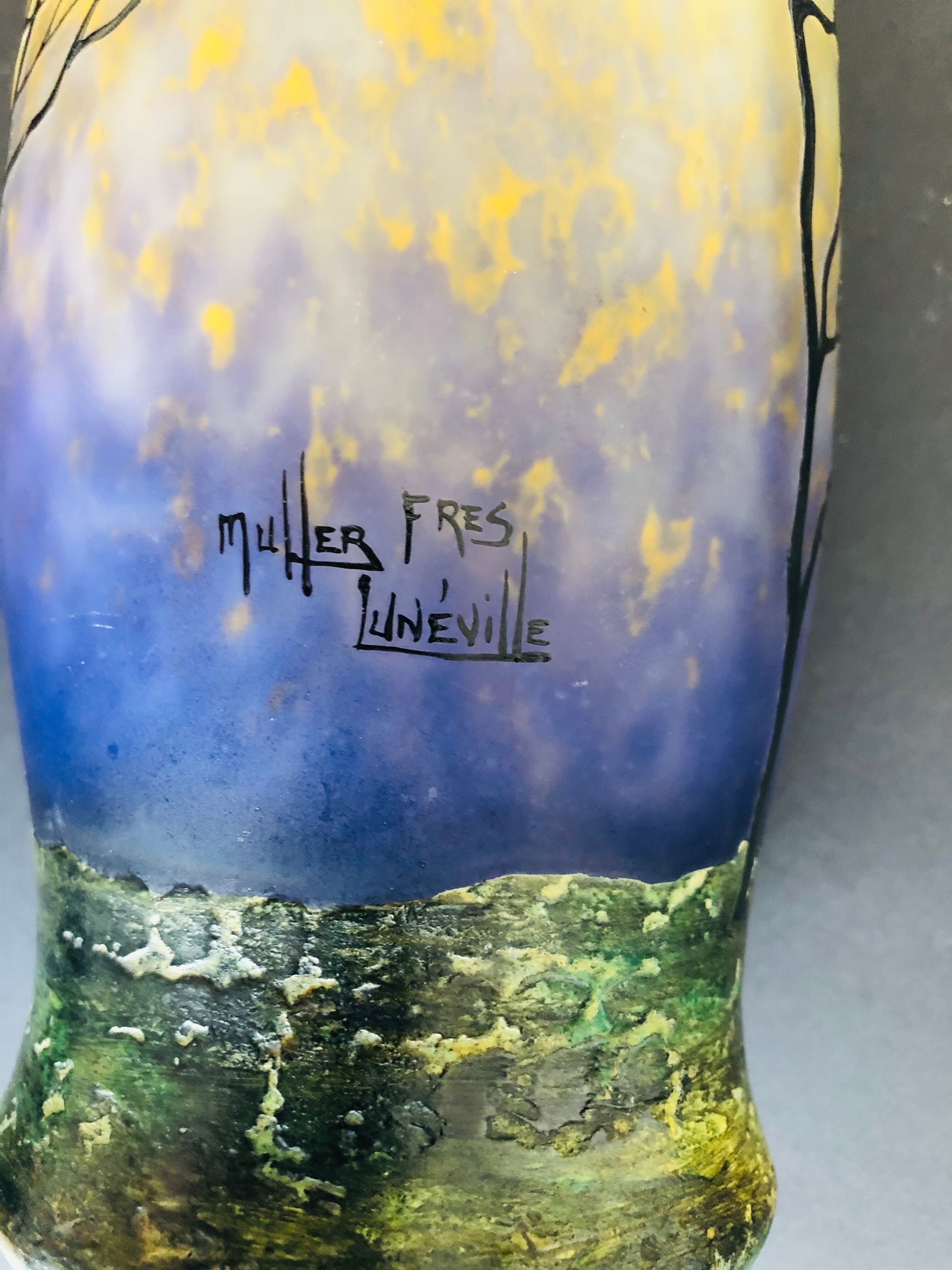 Tree-decorated laminated glass vase