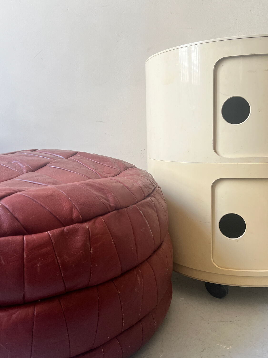 For round leather patchwork Dlg de sede, design 1970.