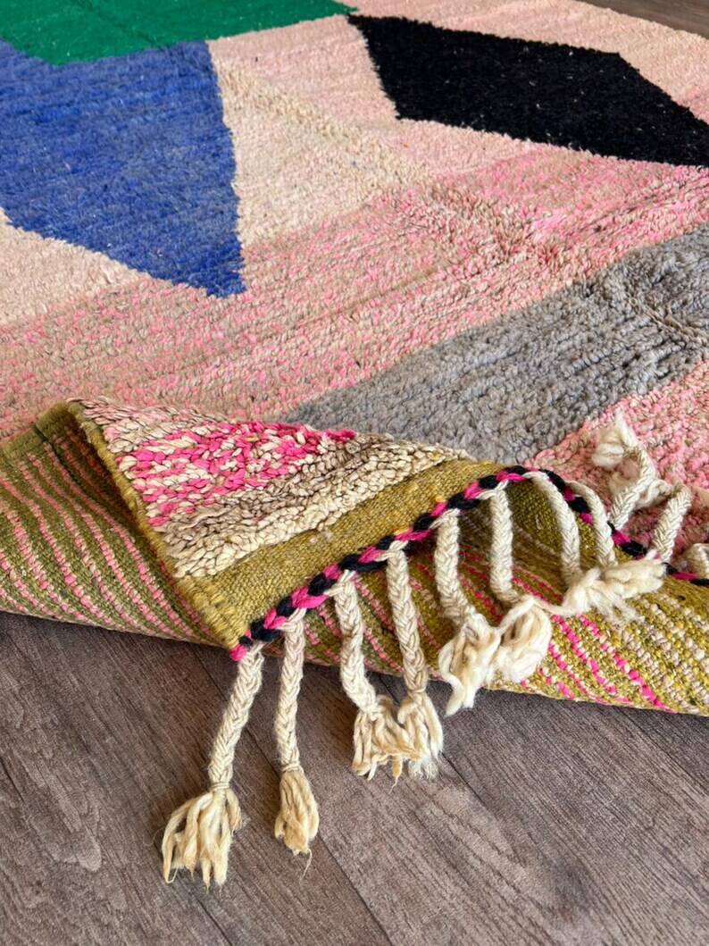 Off-white Moroccan rug with colorful patterns, 250cm x 150cm