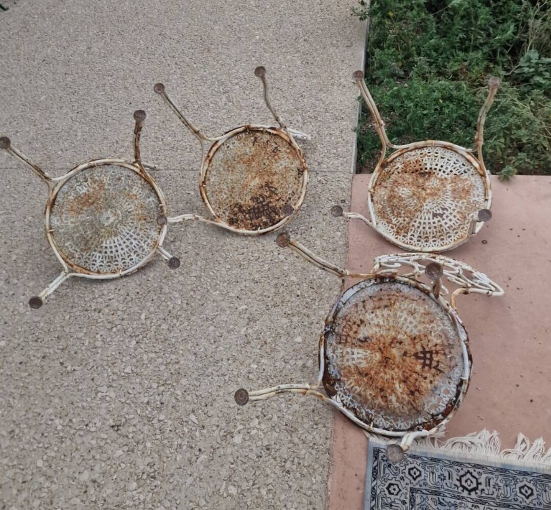 Lot de 4 chaises de jardin en fer forgé ancien