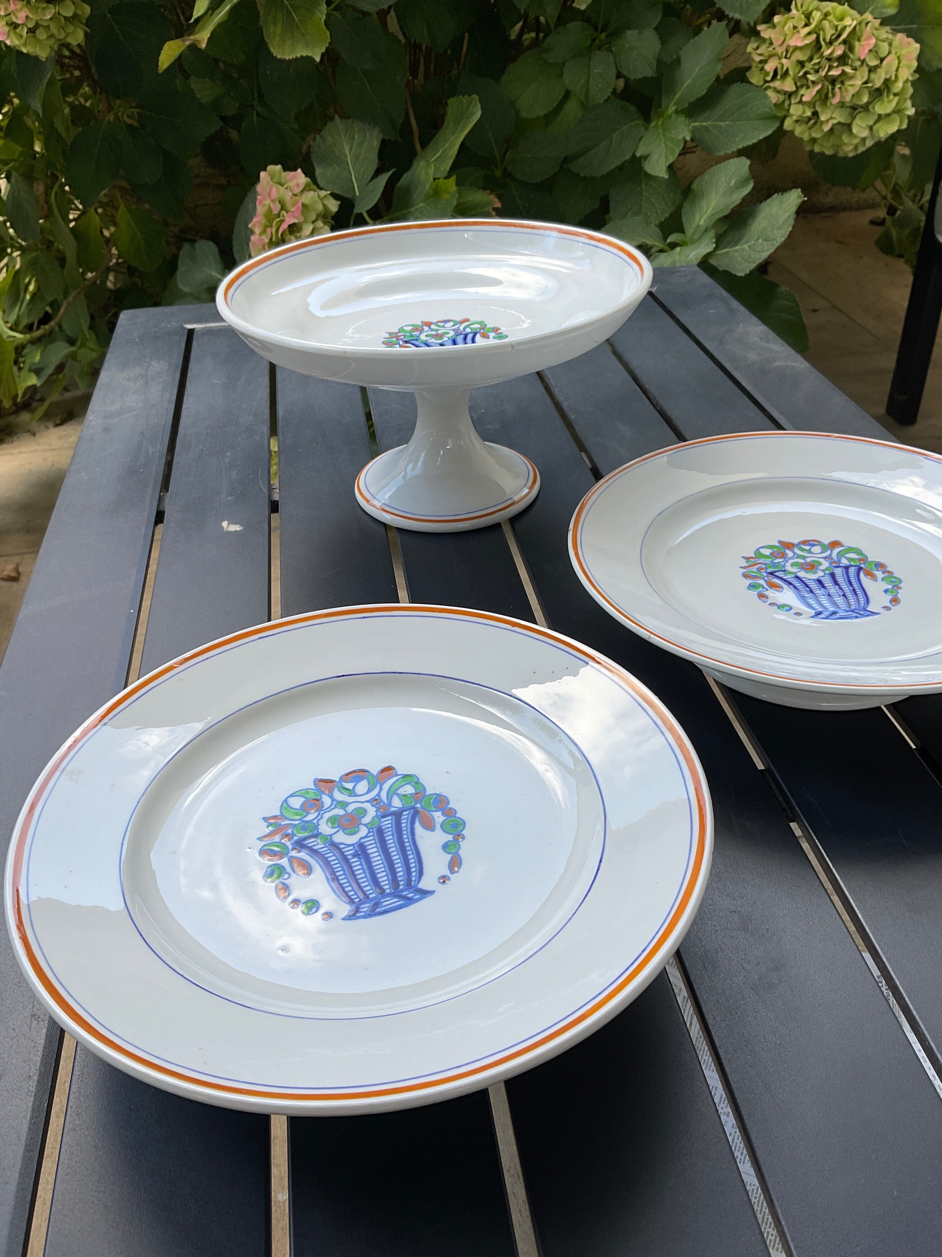 Set of 2 heel plates and one compote dish art deco, Boch La Louvière