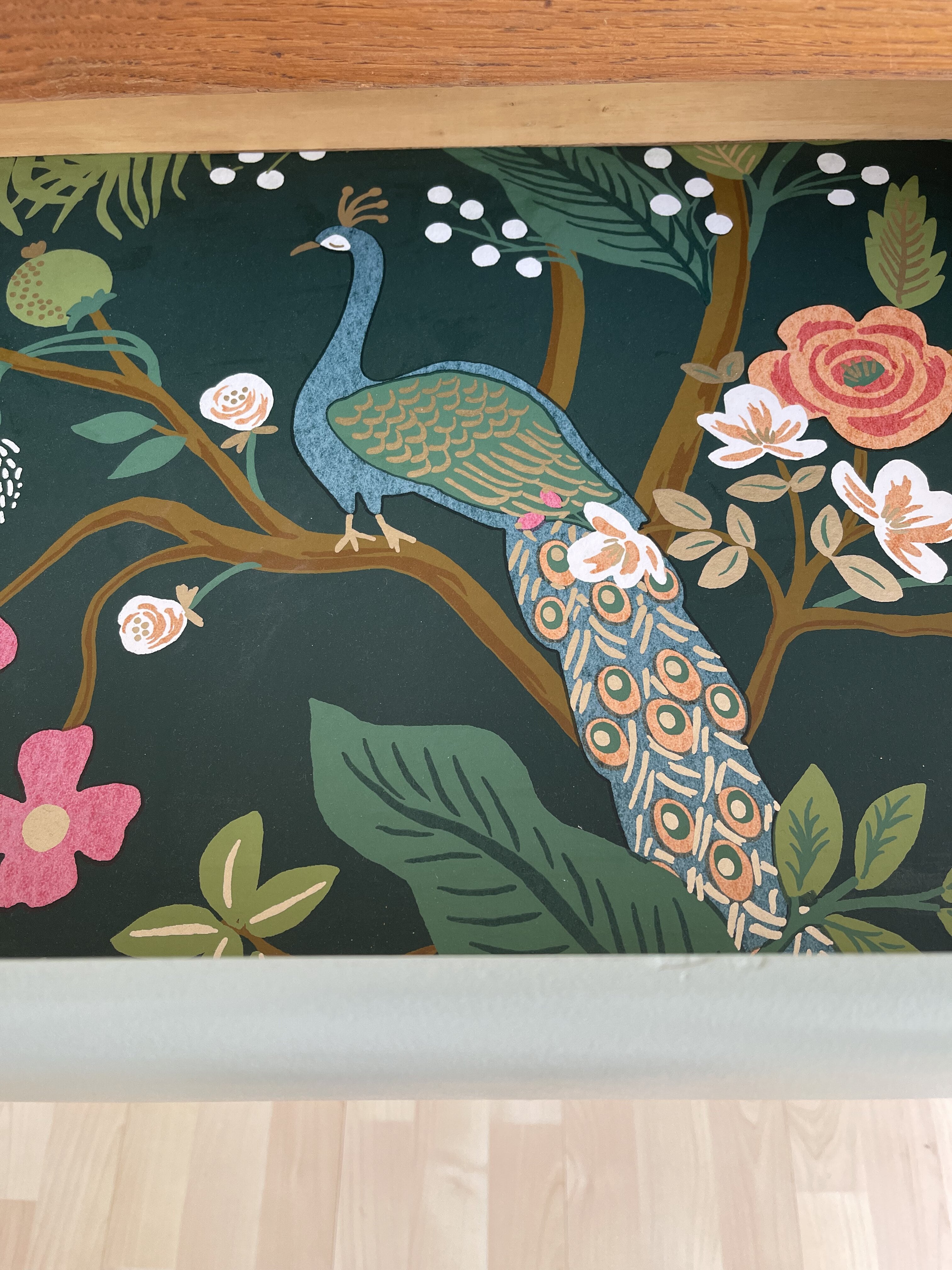 Commode vert pâle
