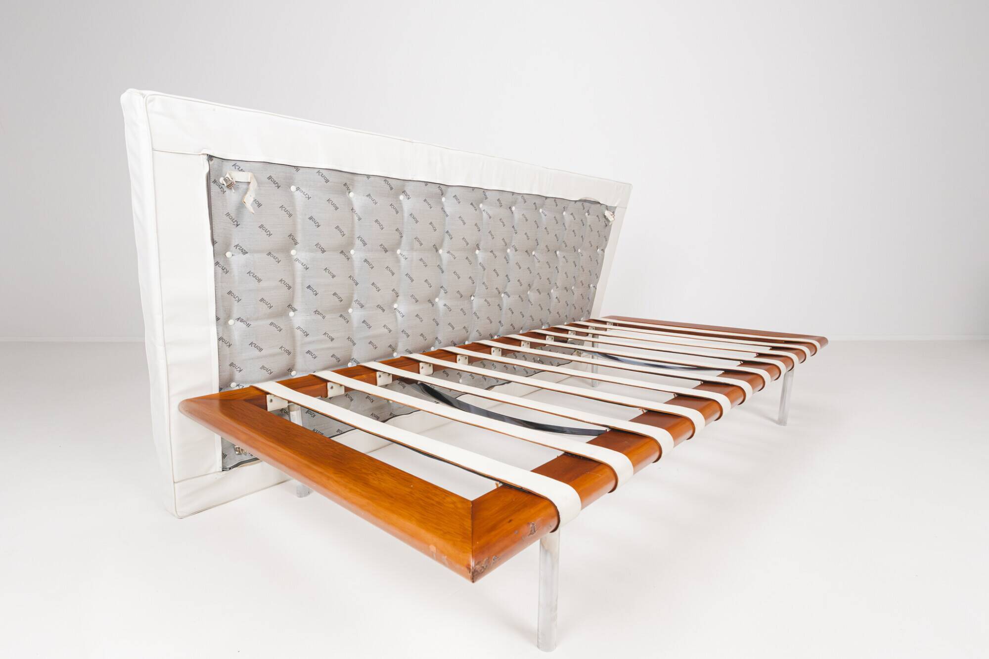 Barcelona daybed by Ludwig Mies van der Rohe fro Knoll, 1980s