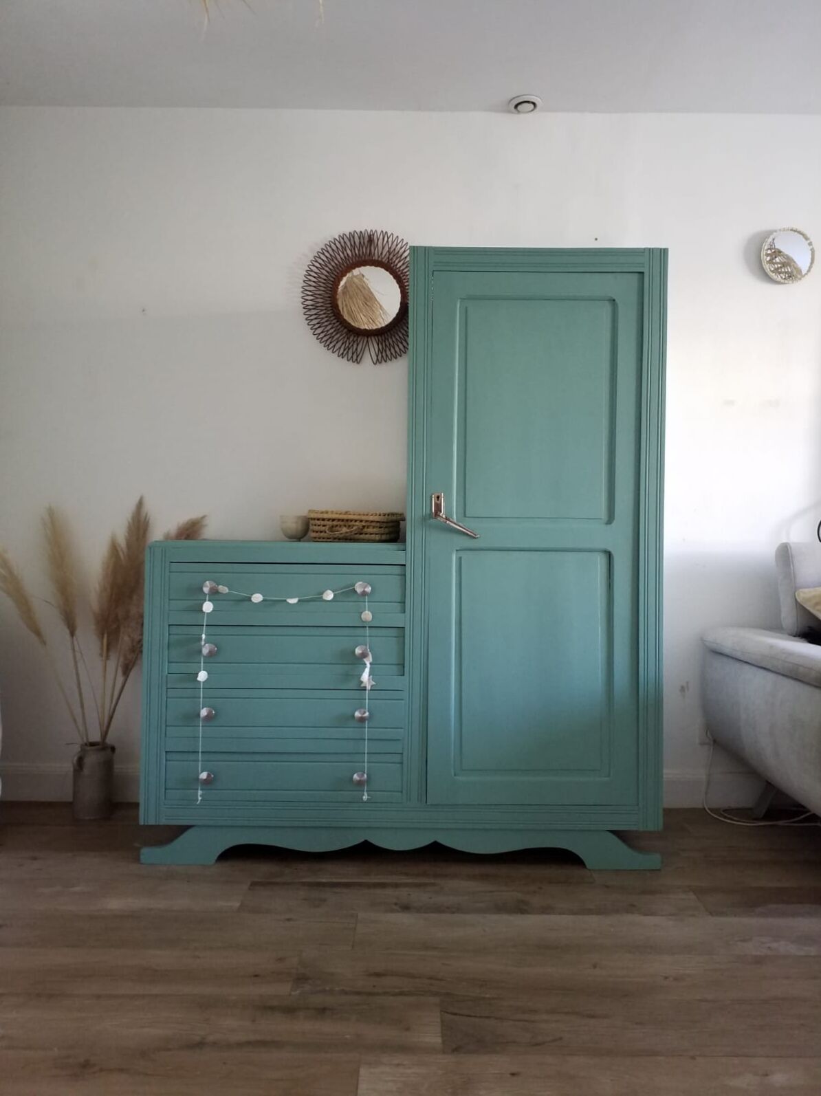 Asymmetrical cabinet