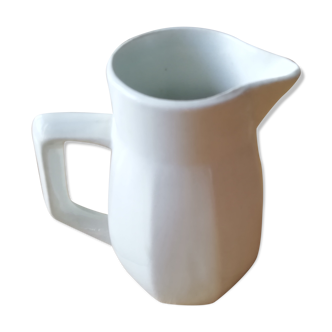 Pot à lait en porcelaine blanche