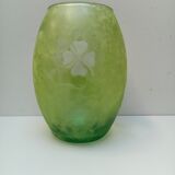 Vase vert décor trèfles