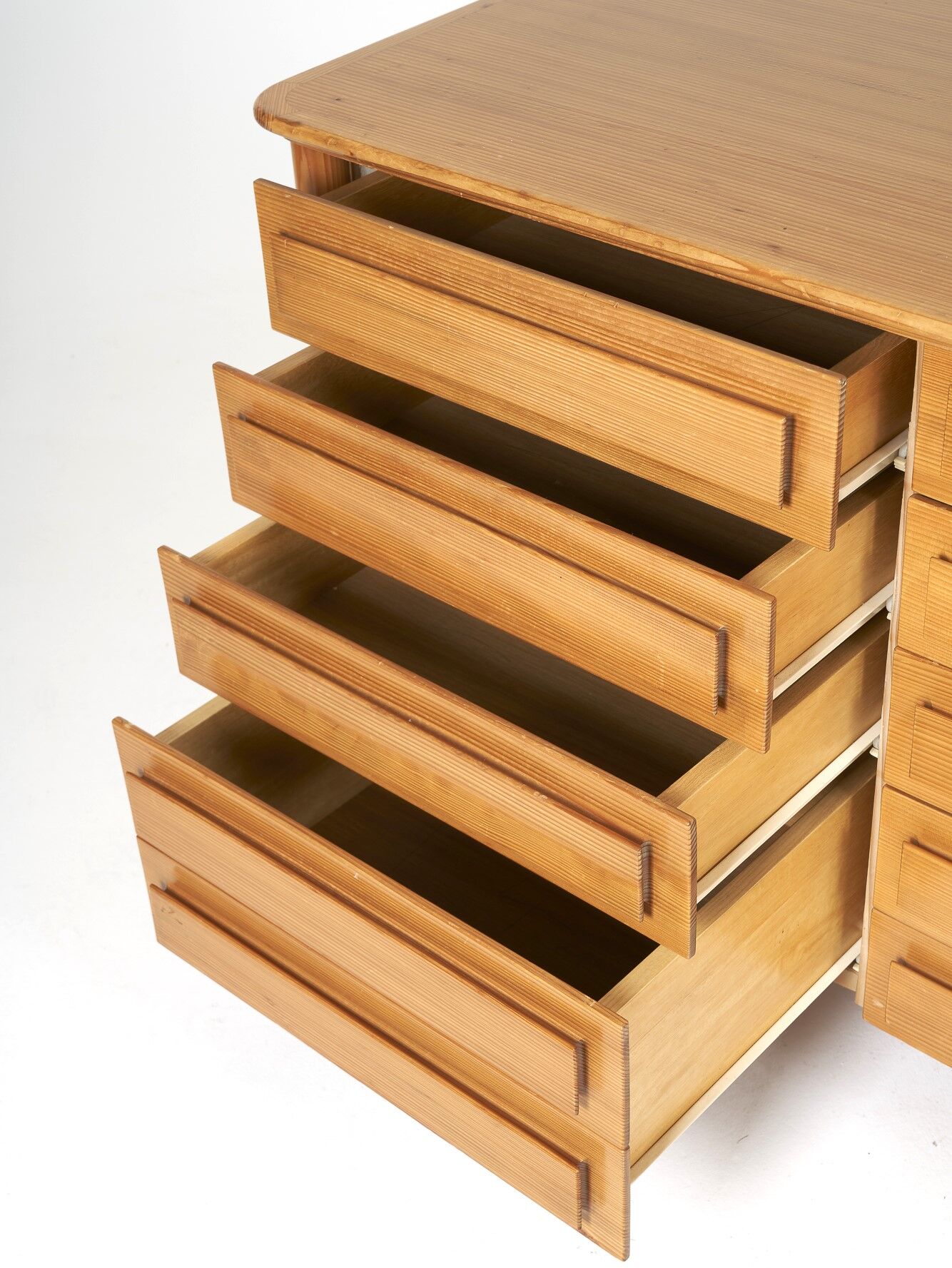 Ash chest of drawers
