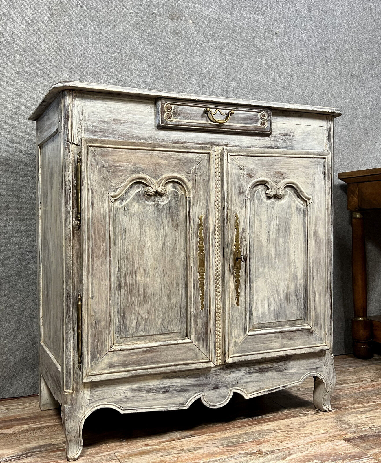 Patinated support sideboard Louis XV era around 1750