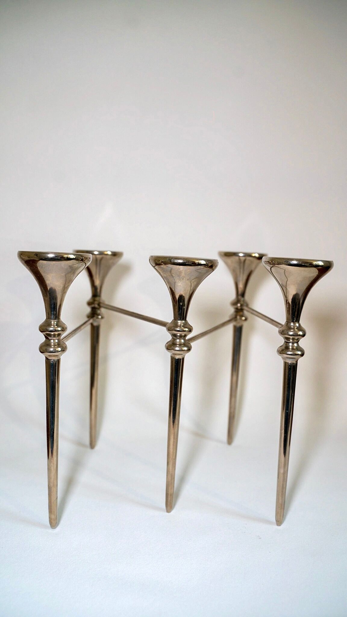 Vintage chandelier with 5 articulated arms in silver chromed steel, French design 70s.