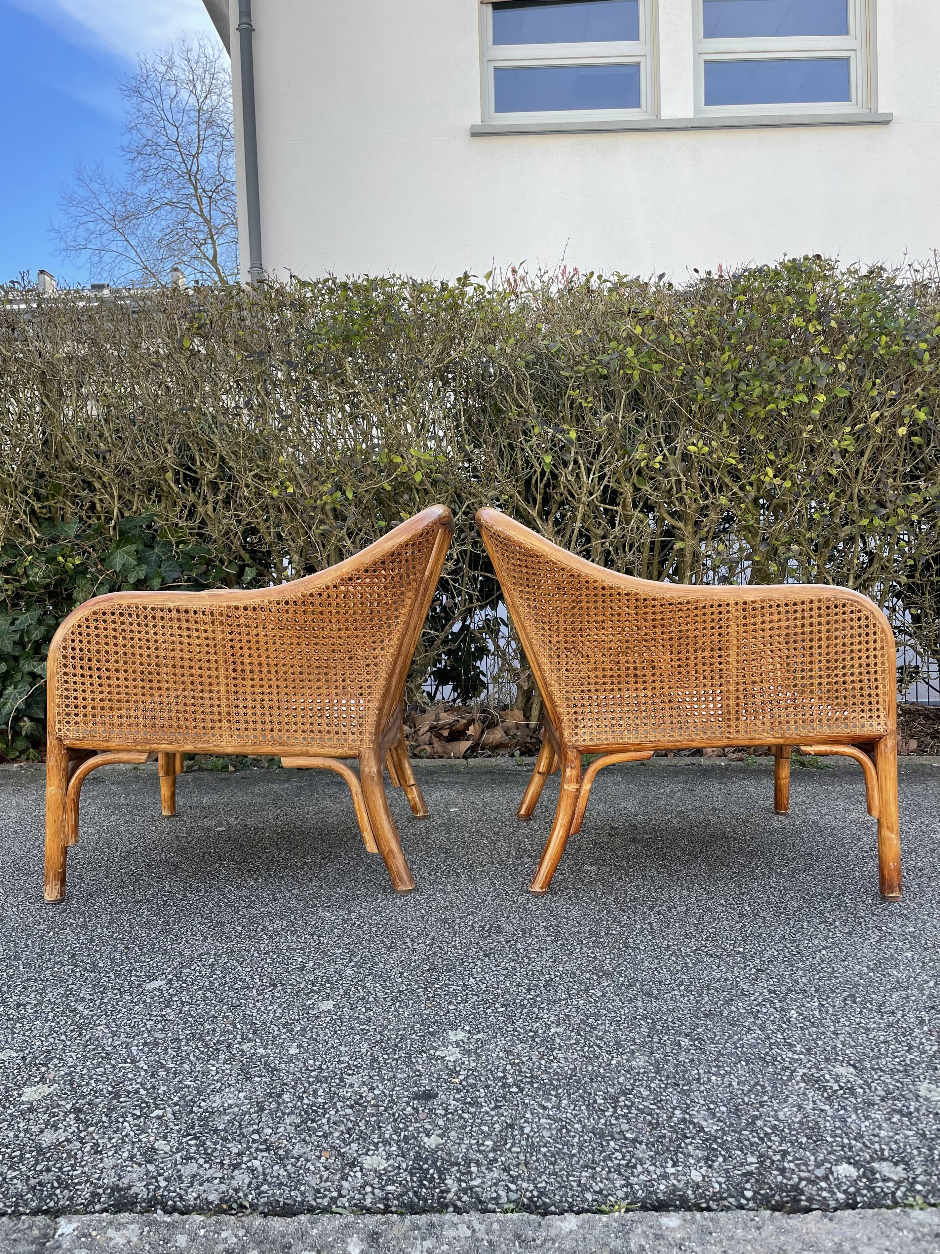 Paire de fauteuils en rotin et cannage