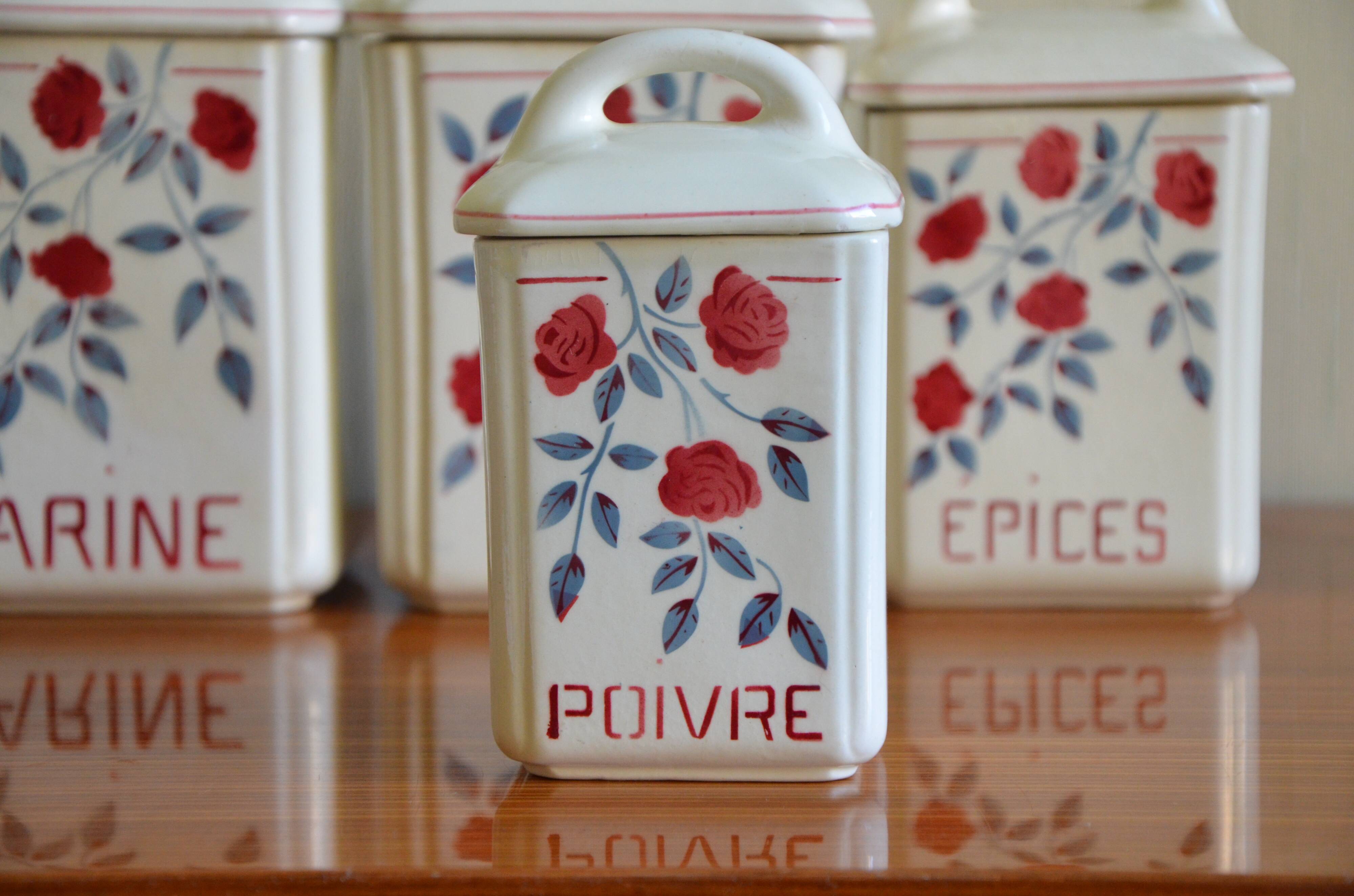 Lot of 6 porcelain spice jar