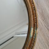 Ancien miroir ovale avec cadre doré