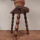 Tabouret ancien tripode en bois