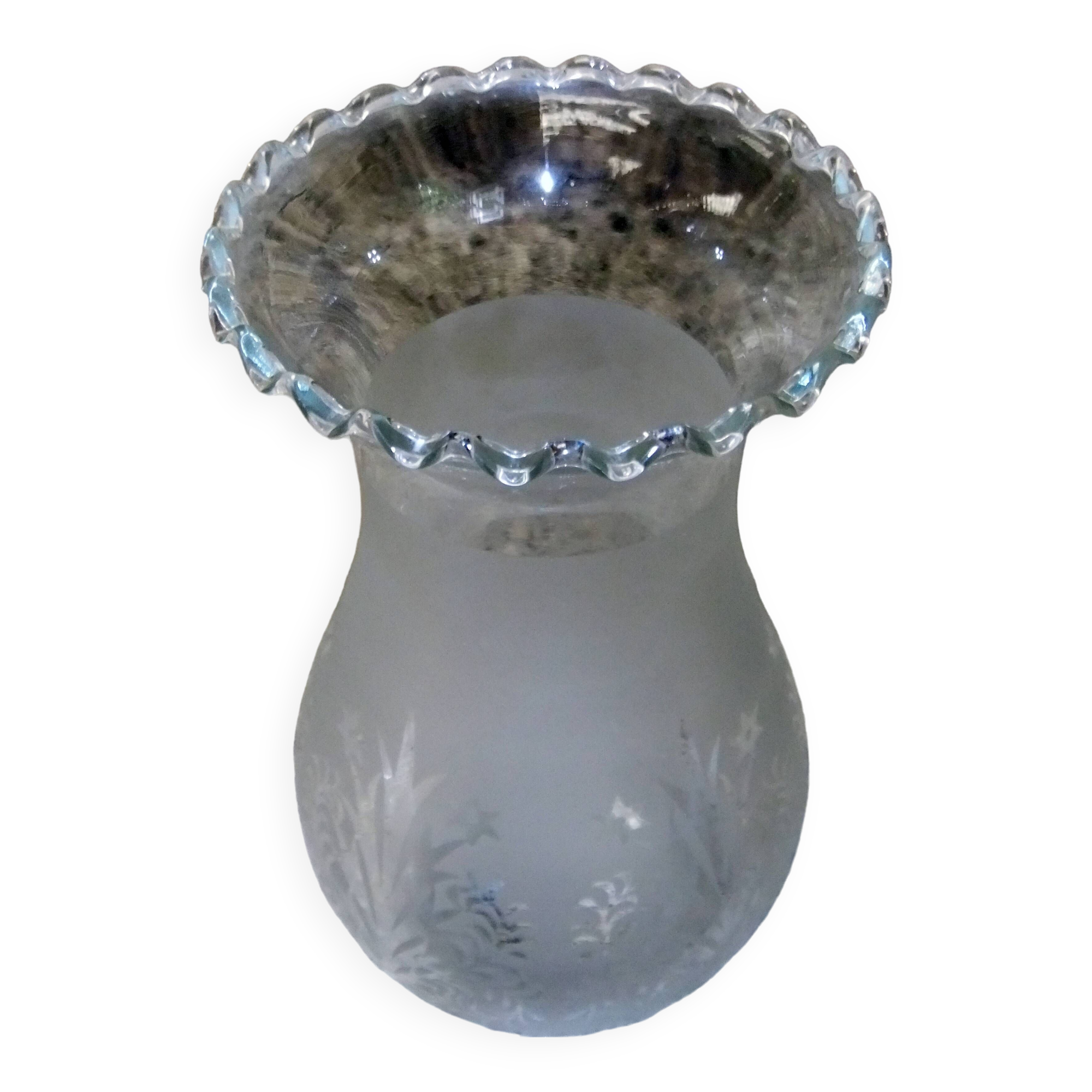 Globe ancien  pour lampe à pétrole  tulipe verre gravé