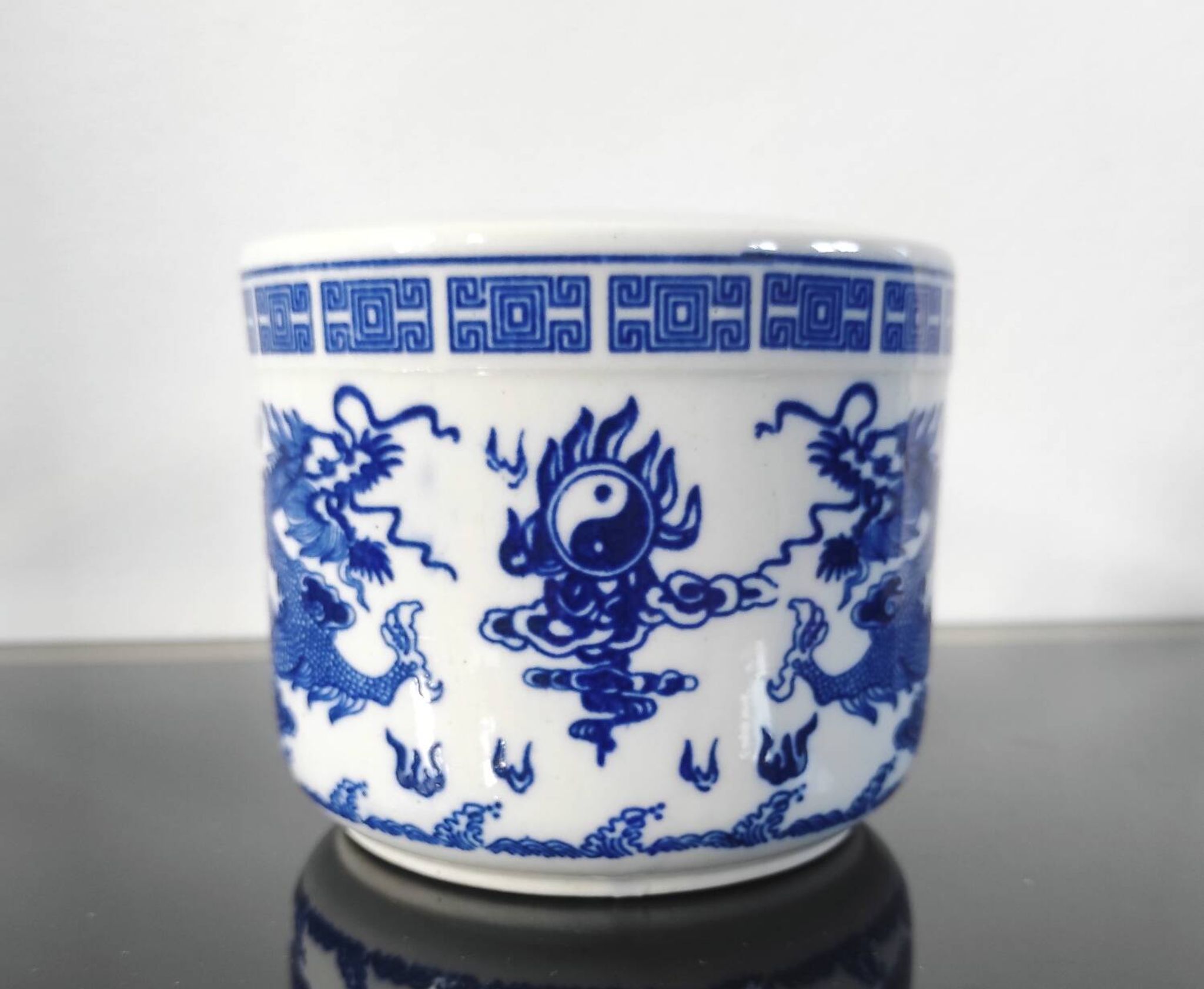 Cache-pot / Vintage porcelain brush pot