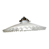 Suspension in vintage serrated opaline.