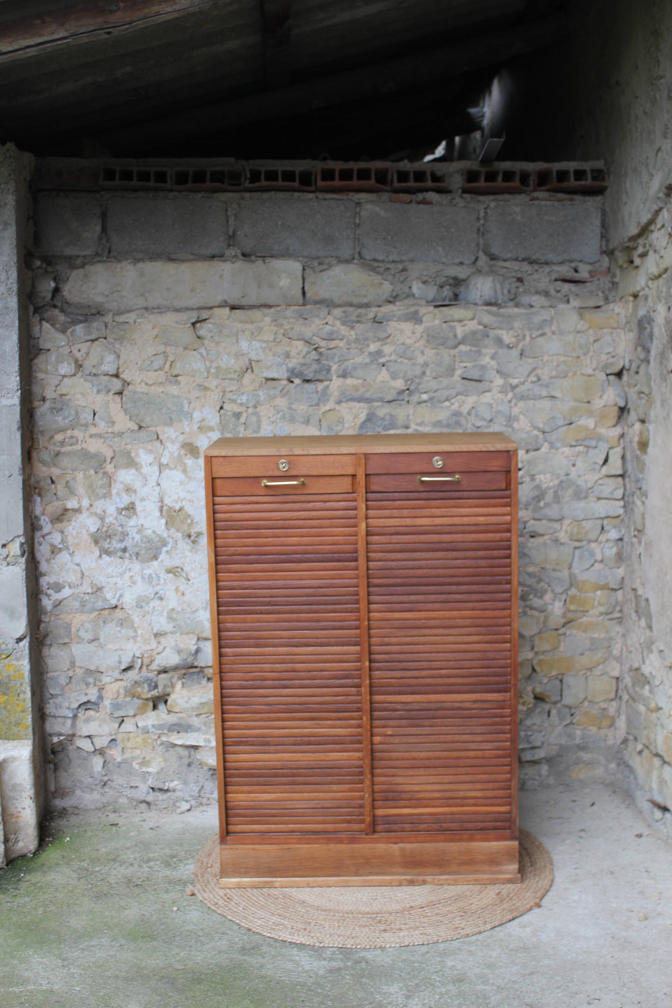 Double curtain file cabinet