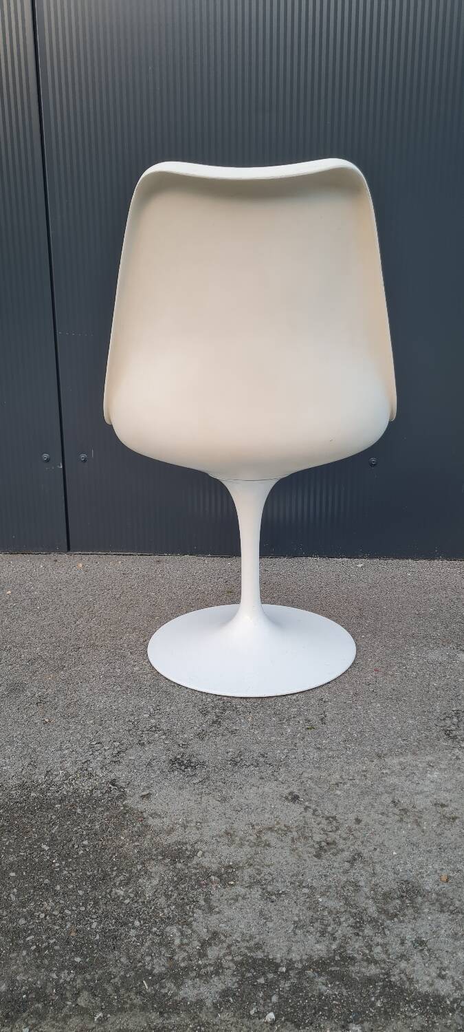 Tulip chair by Eero Saarinen, for Knoll