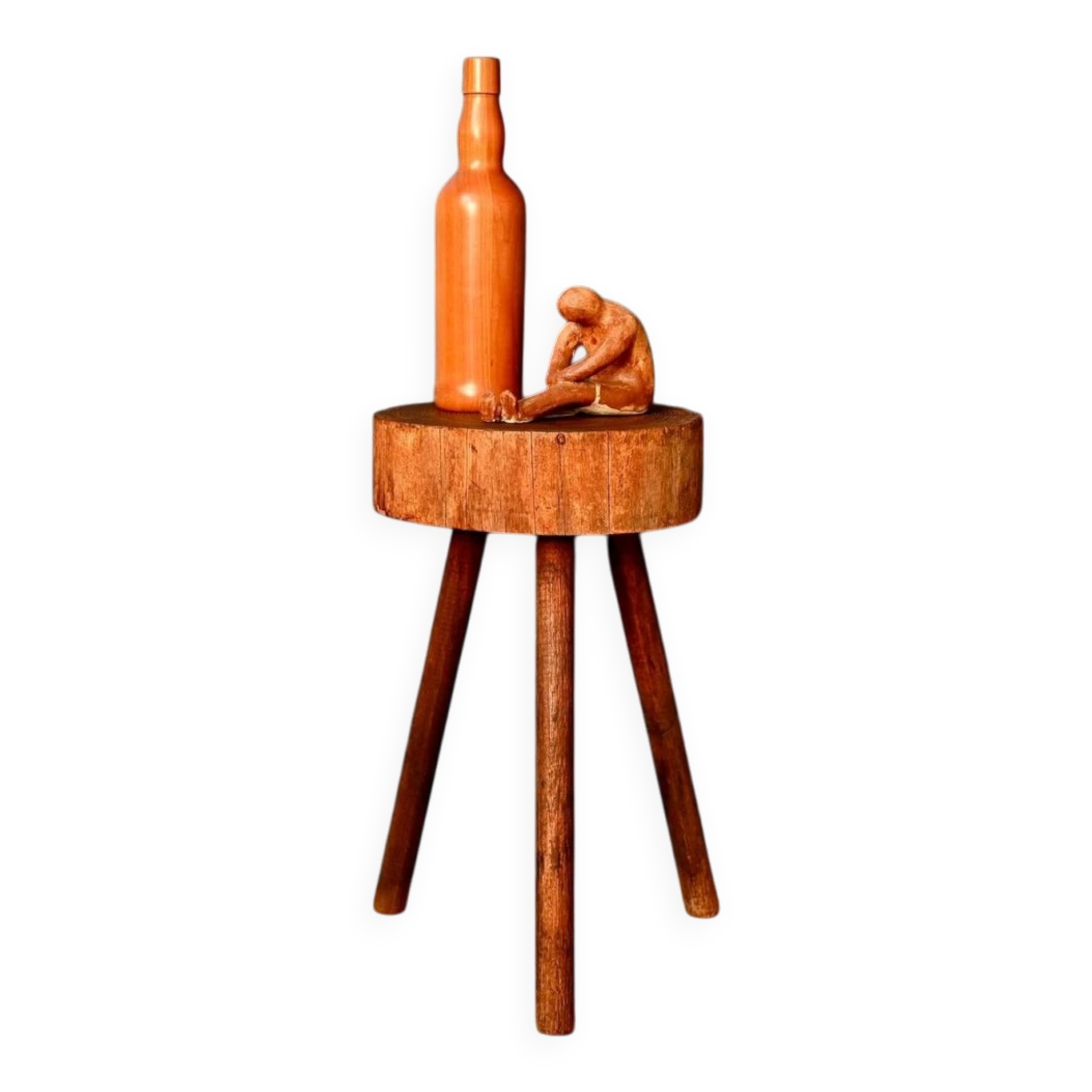 Rustic tripod stool in solid wood, 1950s brutalist style.