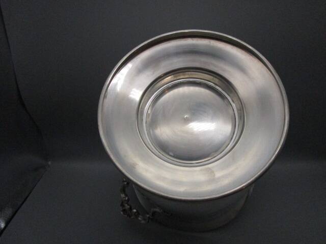 Antique silver-plated champagne bucket in the Médicis style.