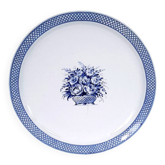 Antique serving dish in Sarreguemines earthenware with old Delft blue decoration.