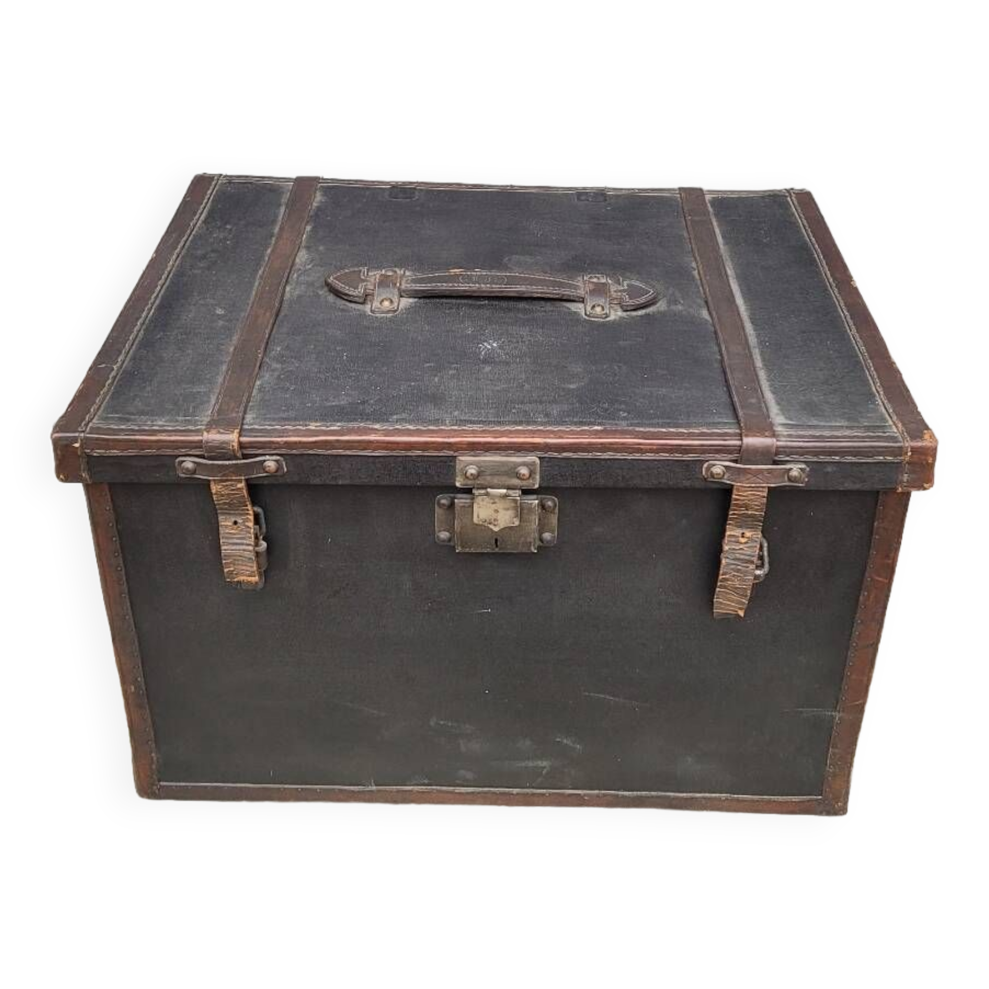 Leather travel trunk from the 1900s