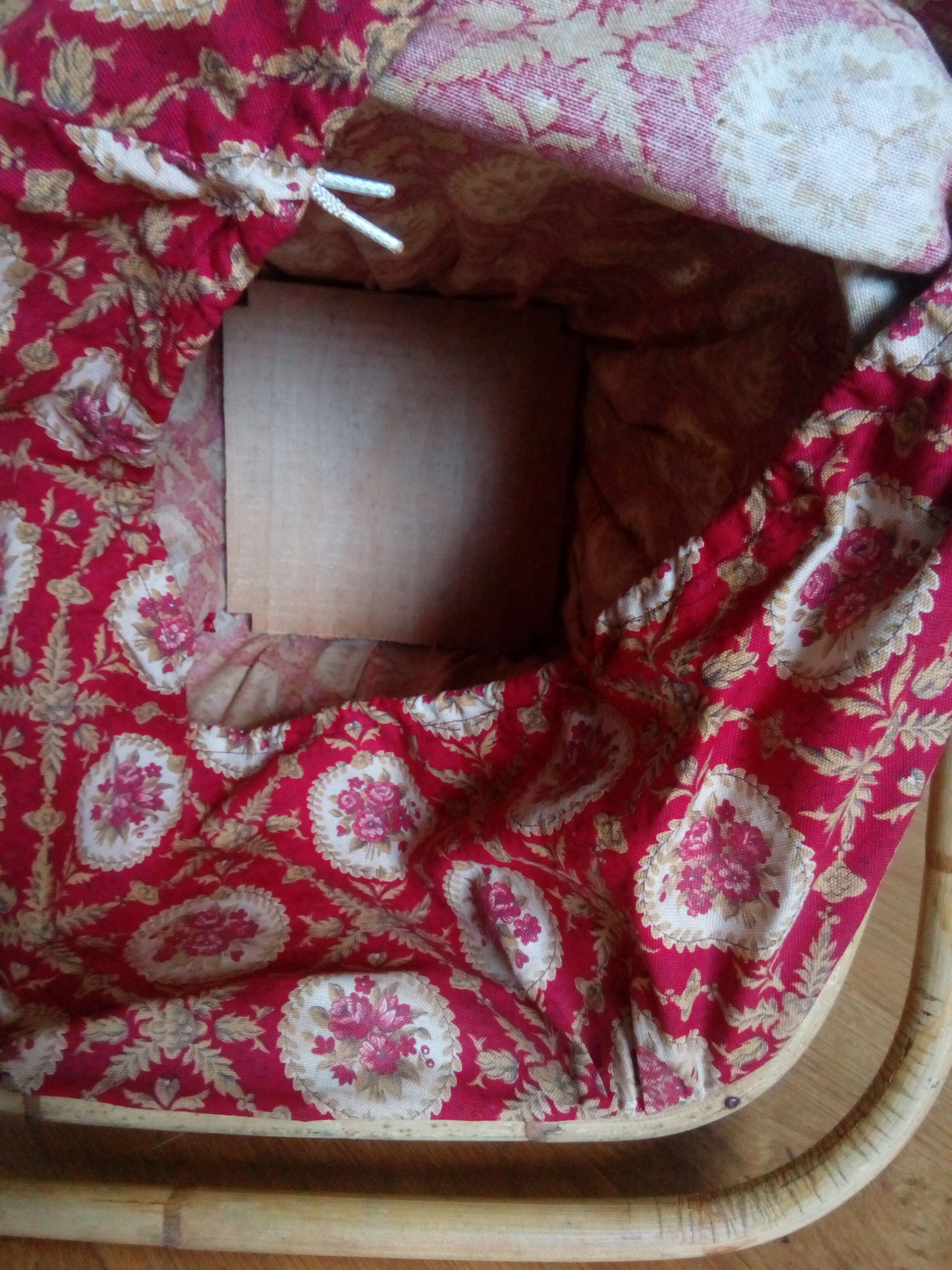 Square-shaped 1960s wicker knitting cart worker