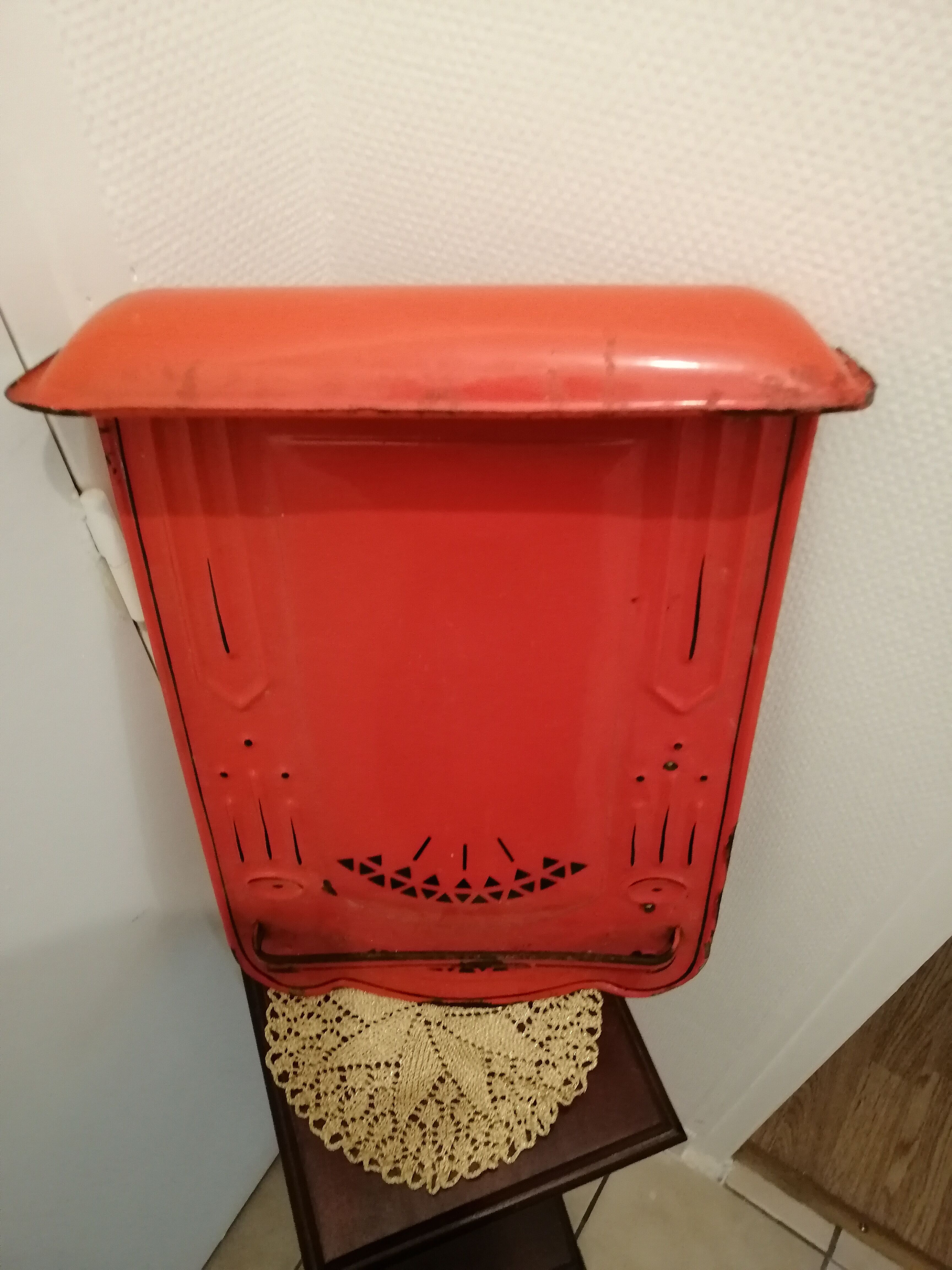 Old utensil holder drain