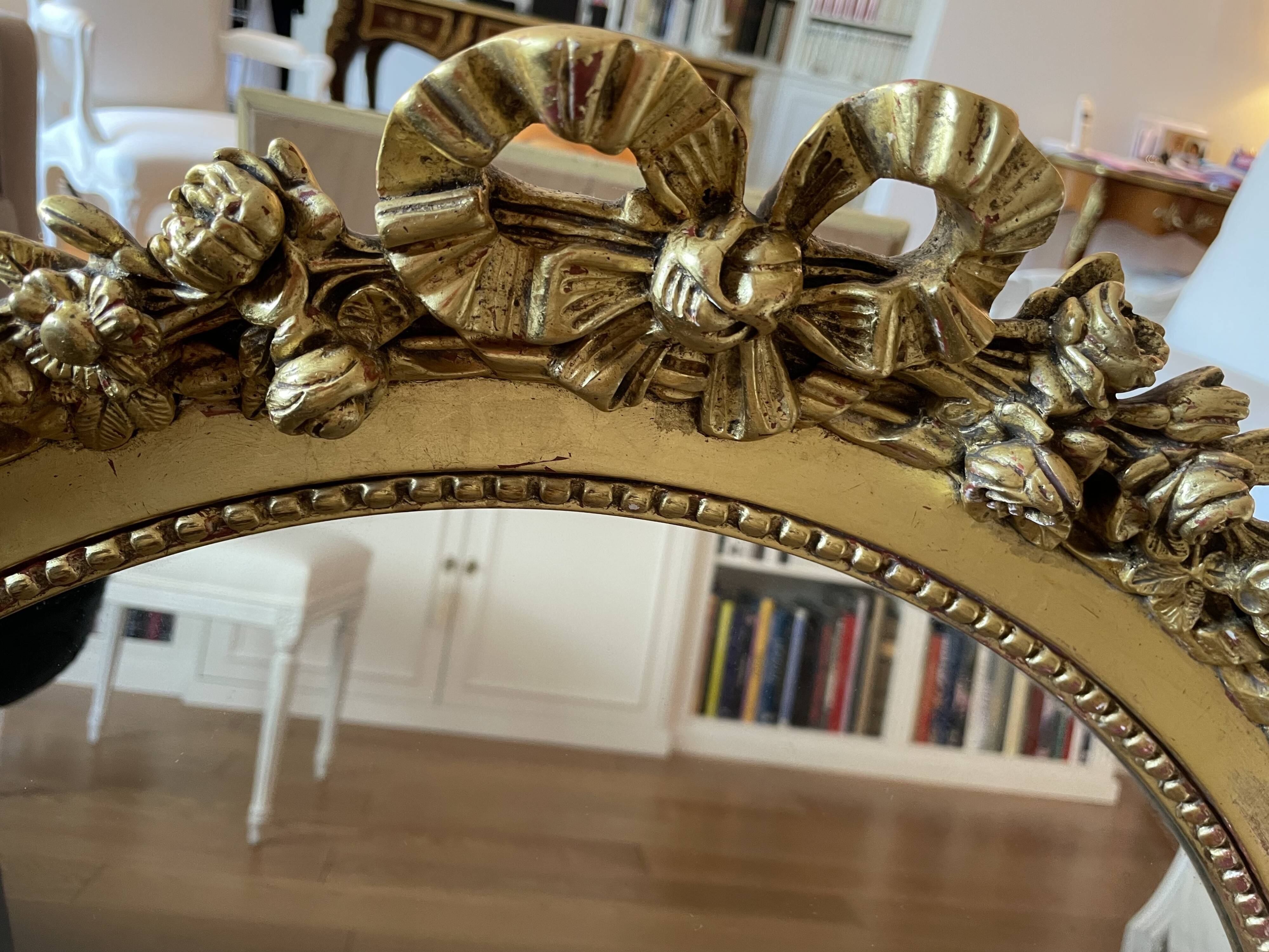 Classic gilded wood mirror