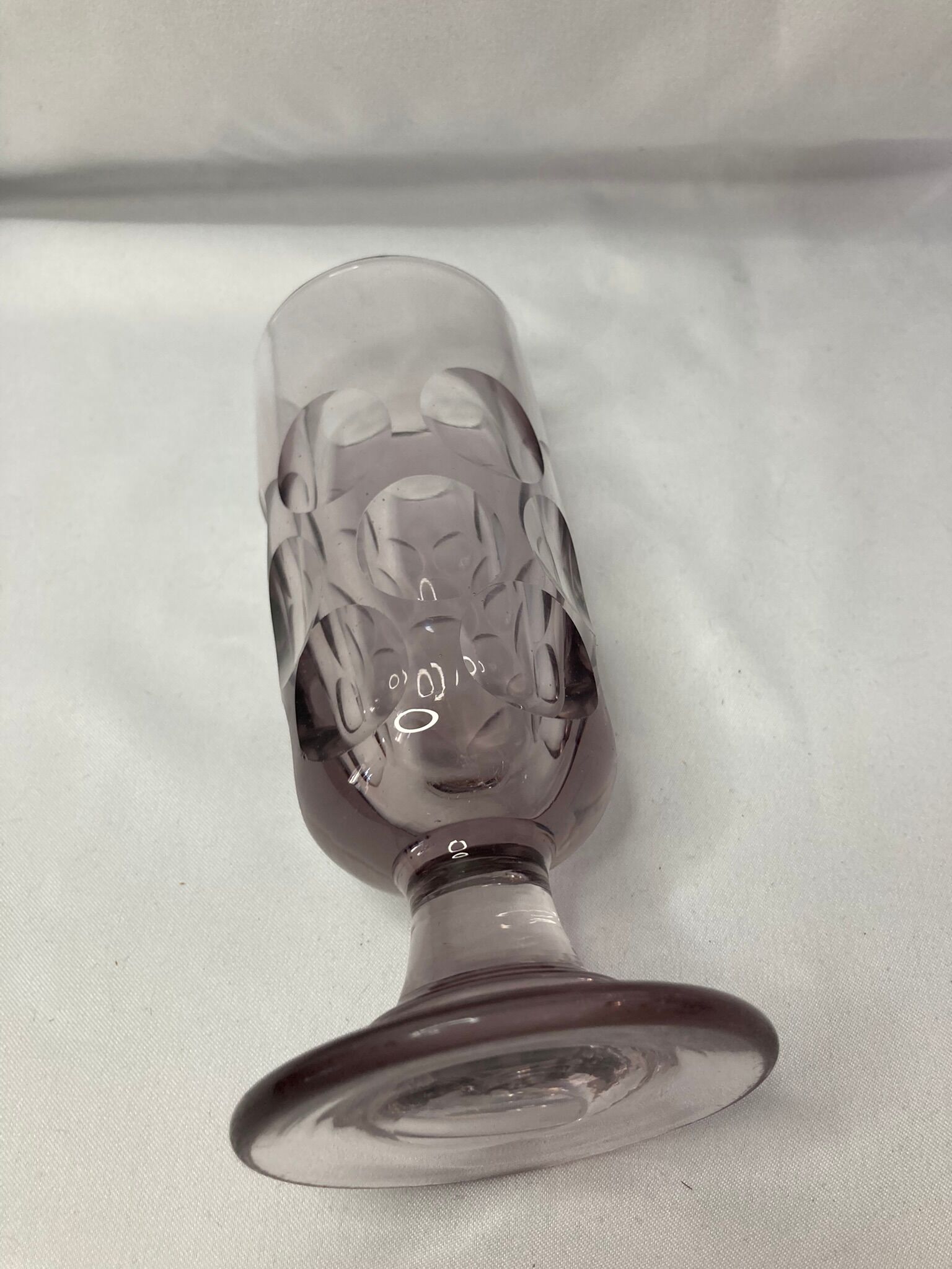 Vase verre en cristal taillé mauve vers 1900