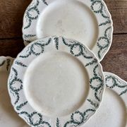 Superb set of 6 vintage dessert plates from the Longchamp factory.