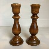 Paire de bougeoirs en bois verni
