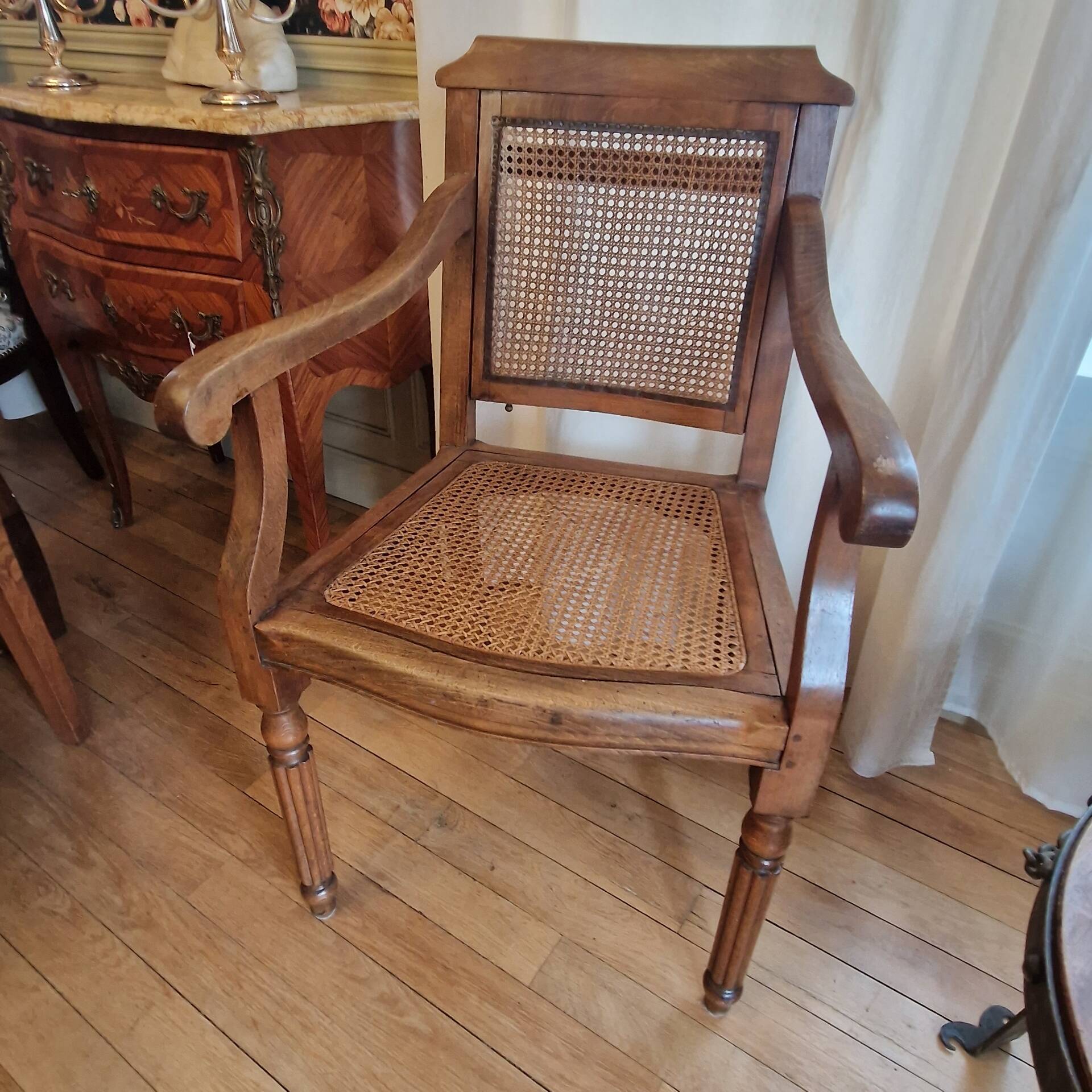 Ancien siège de coiffeur ou barbier