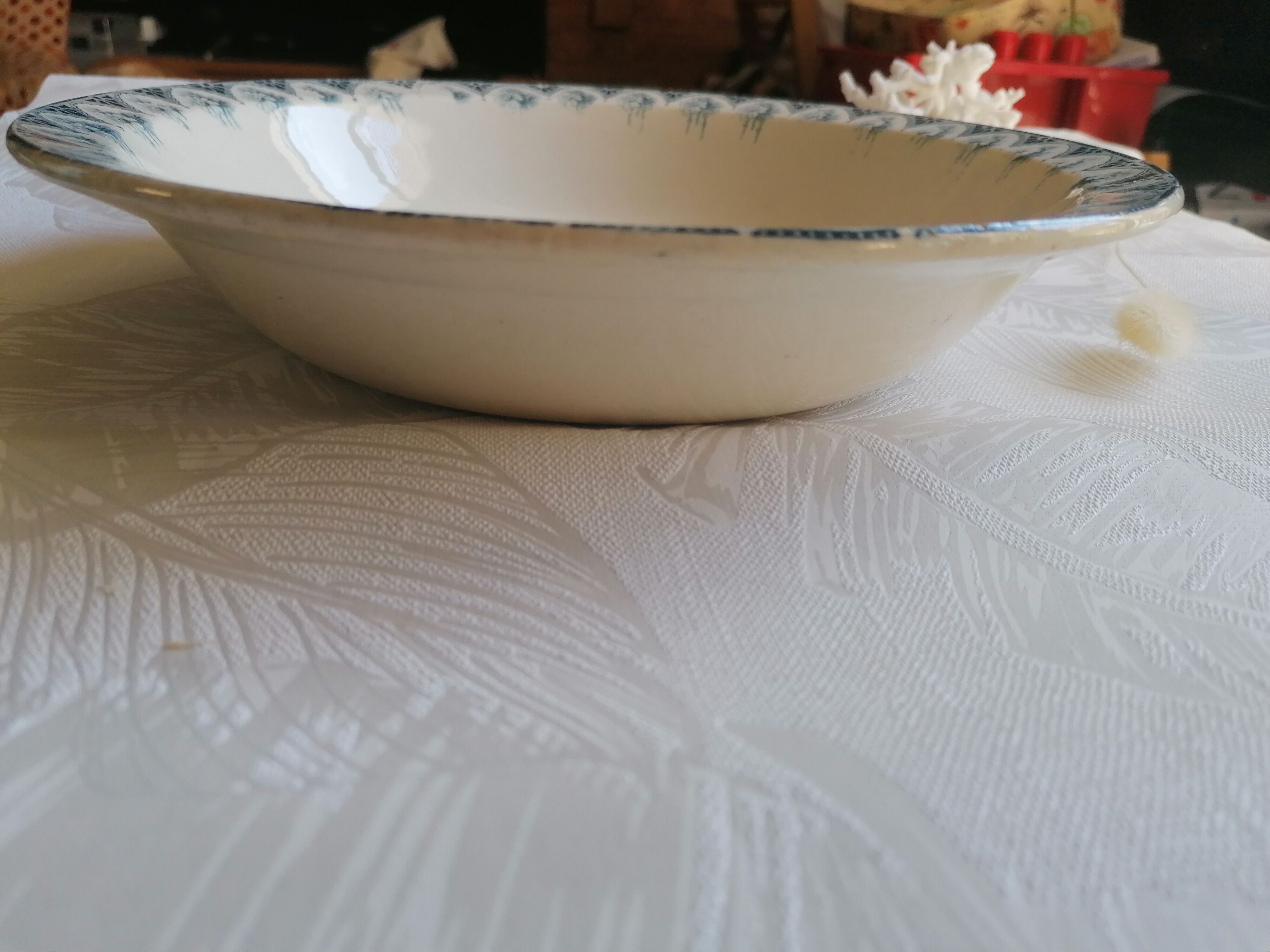 Hollow dish in earthenware iron earth