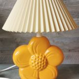 Vintage lamp flower marguerite