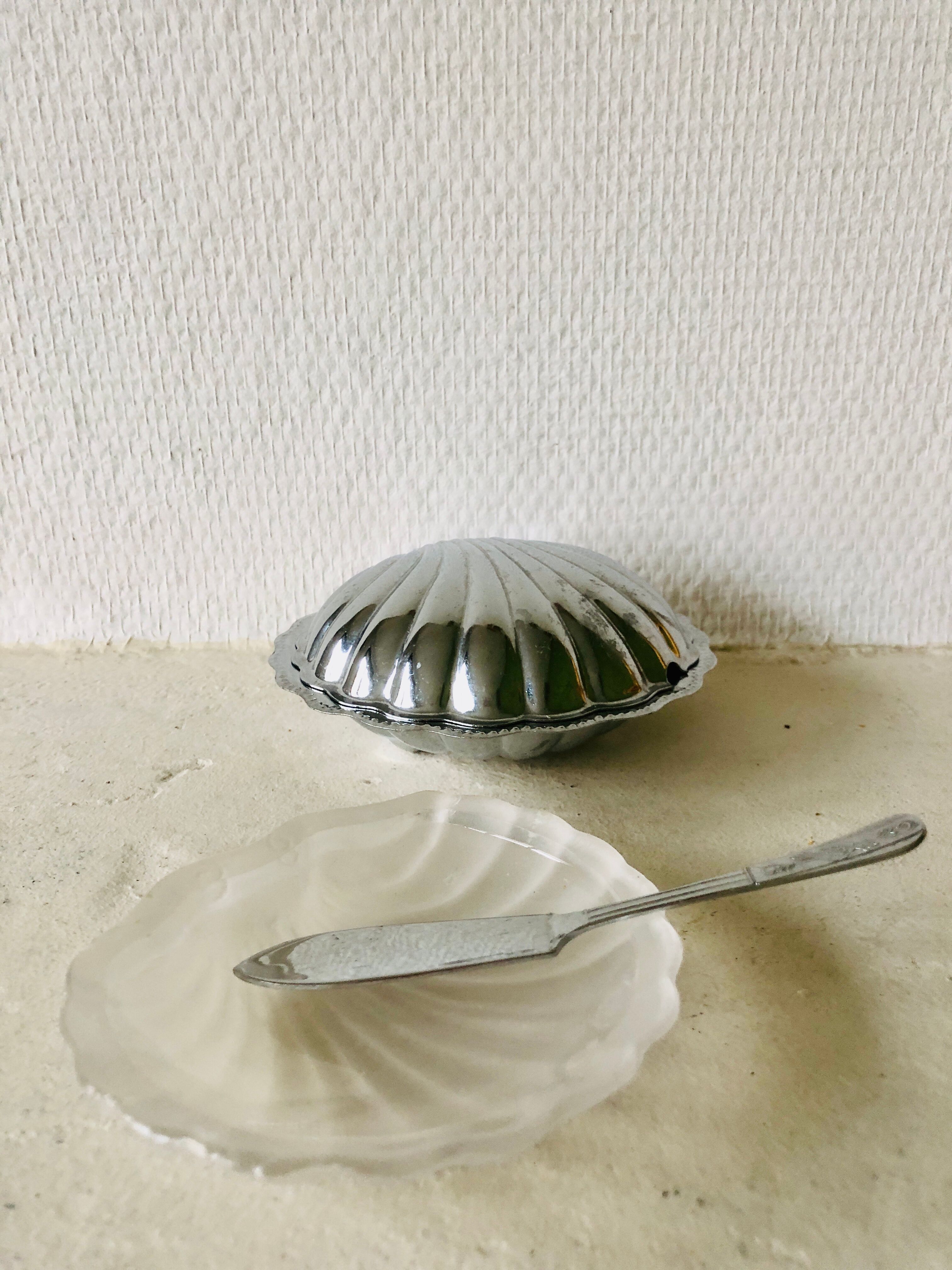 Vintage shell butter dish