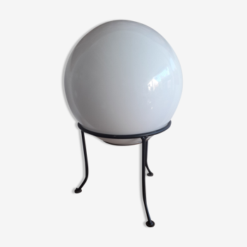 Lampe boule de verre opalin