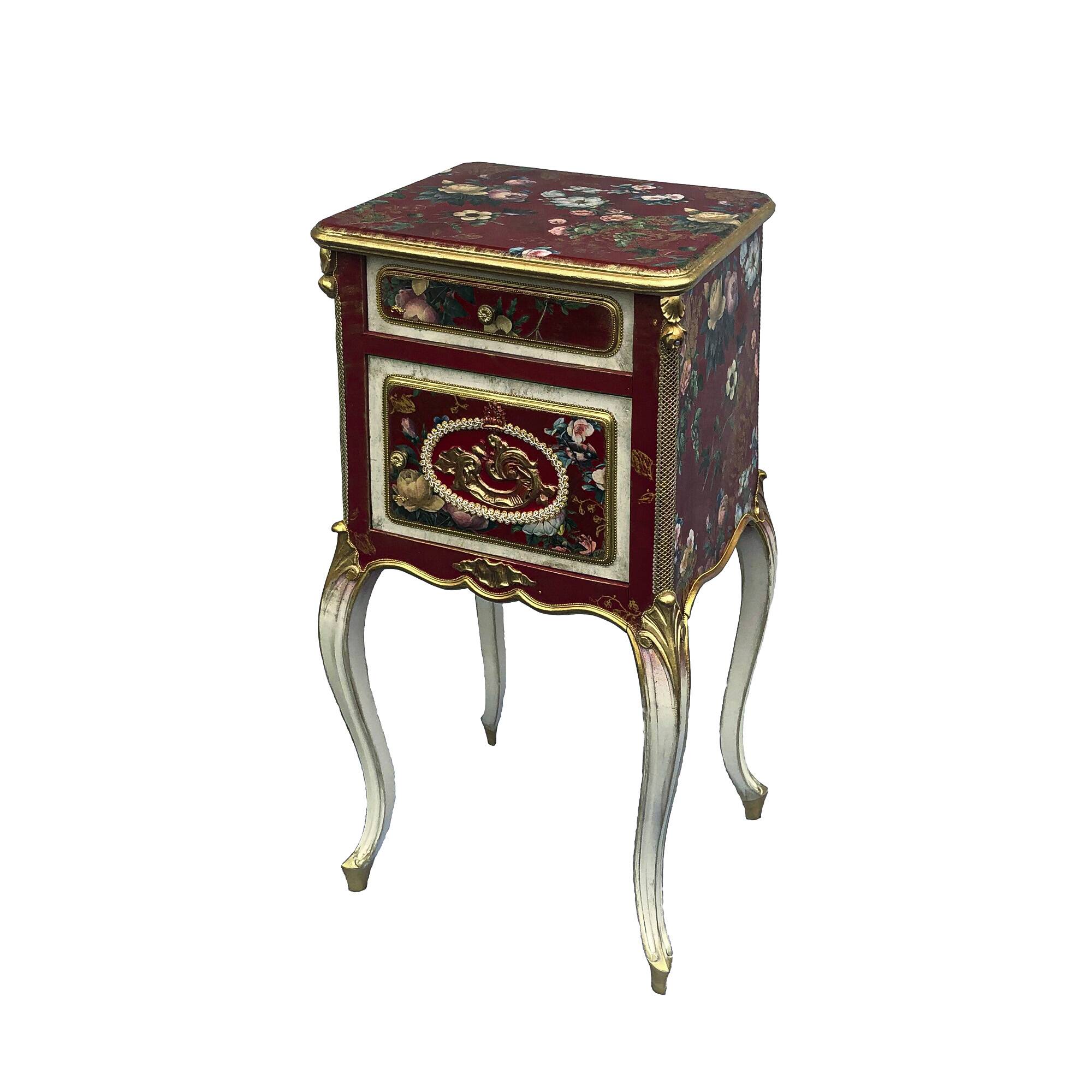Meuble relooké baroque – pièce décorative rouge et doré