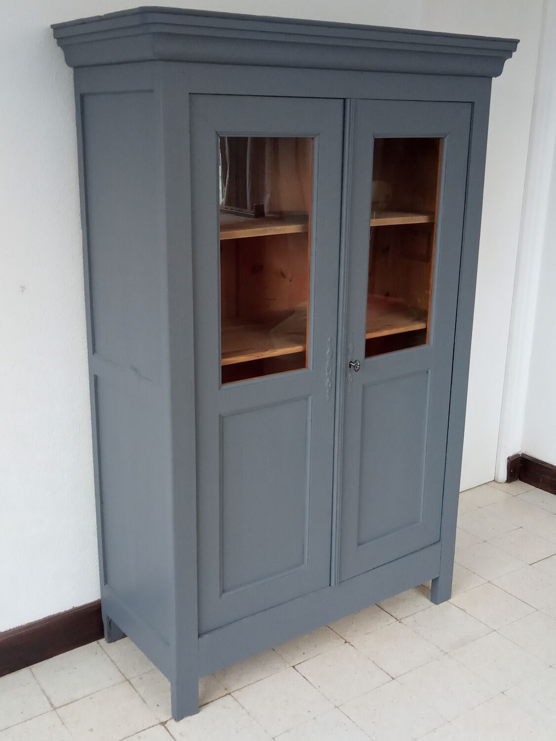 Armoire parisienne vitrée