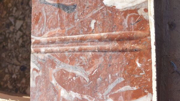 Habillage de cheminée en marbre rouge - début XXème