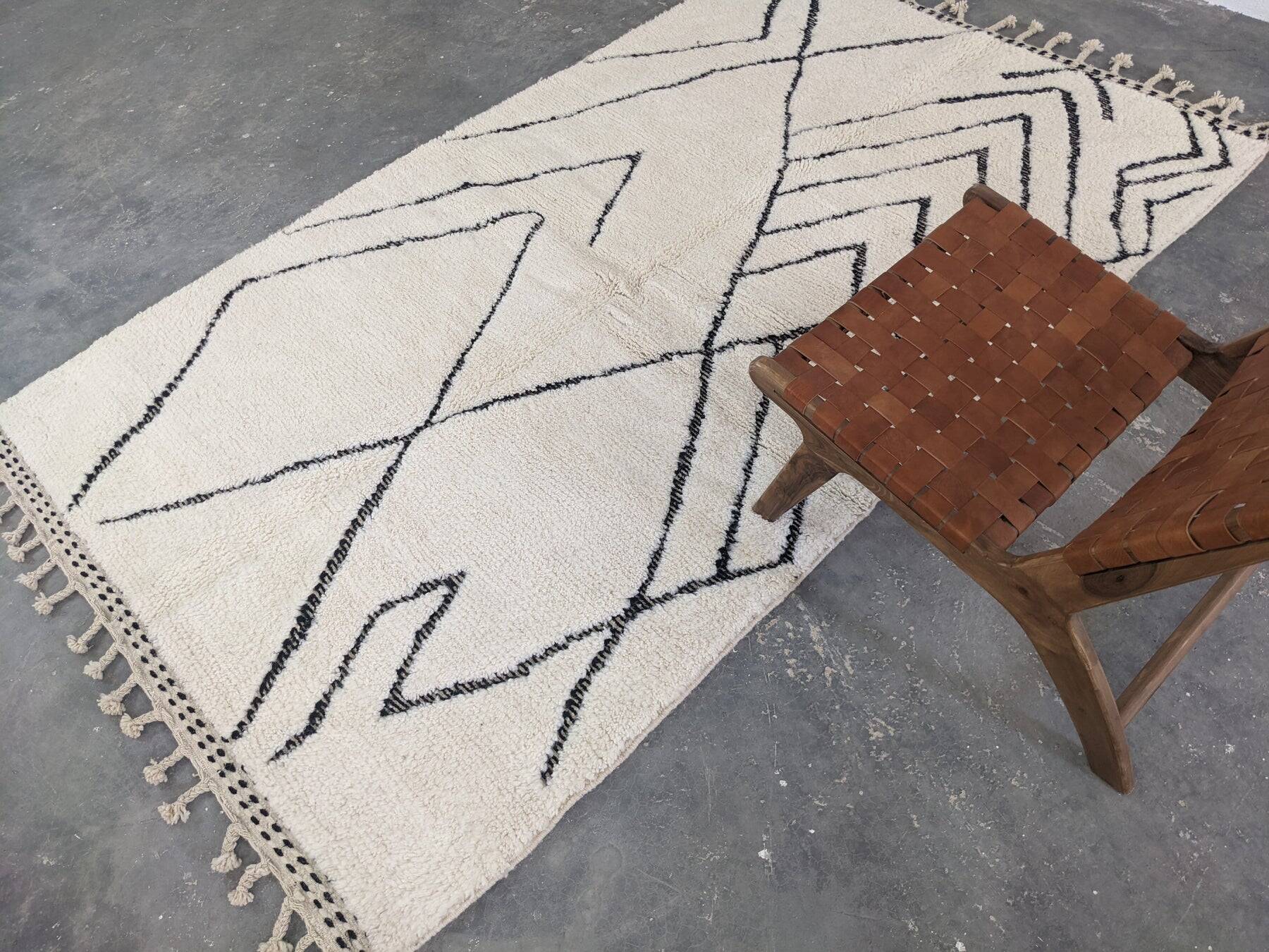 Traditional handmade beni ouarin rug size 150 x 250 cm