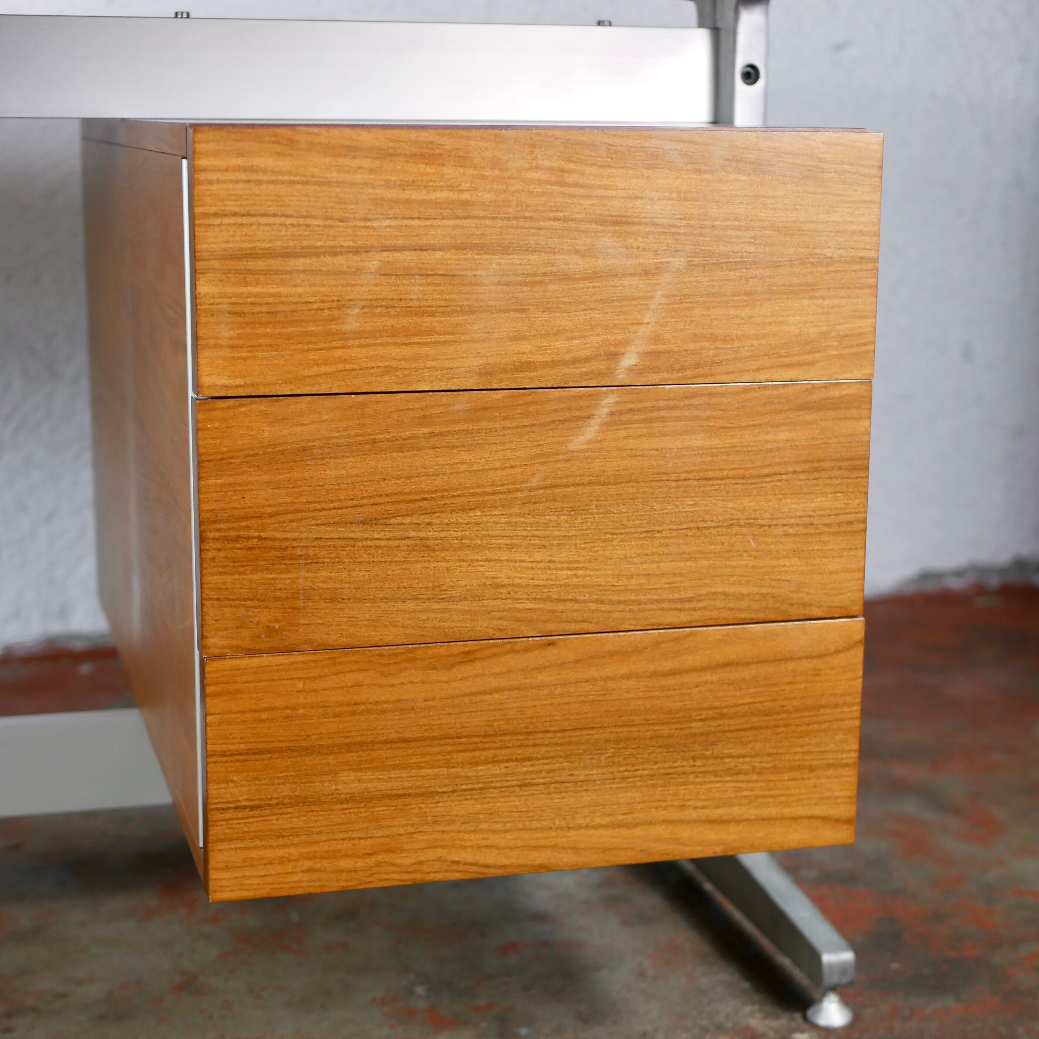 Desk by Etienne Fermigier