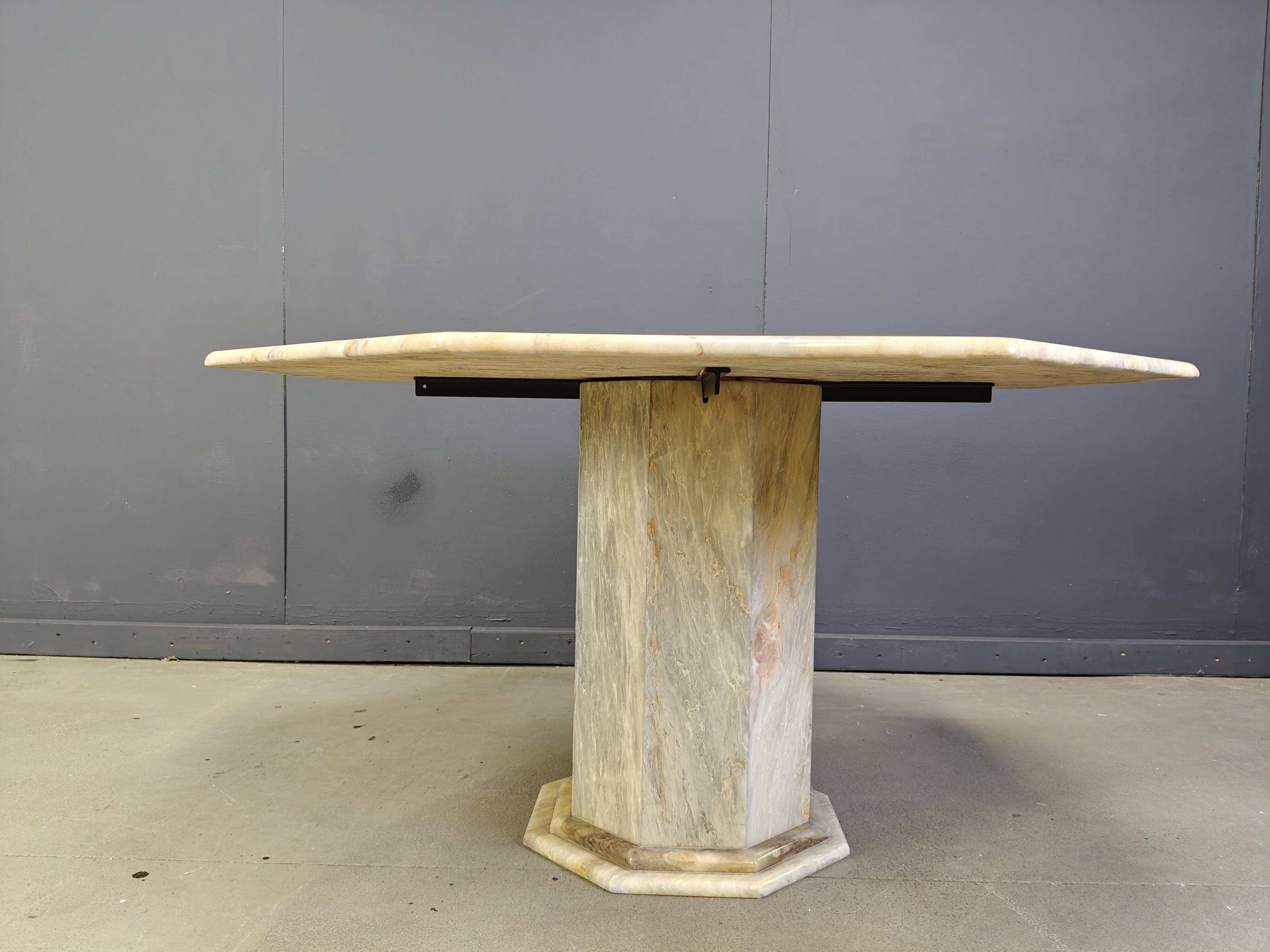 Octogonal italian marble dining table 1970s