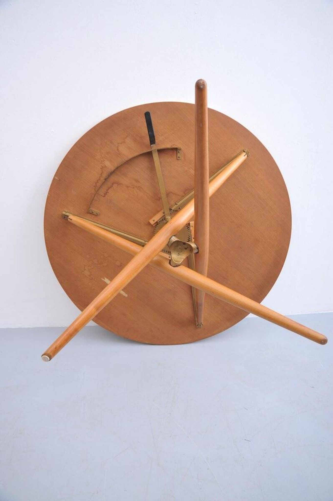 Table en bois de cerisier réglable par Jürg Bally pour Wohnhilfe, années 1950.