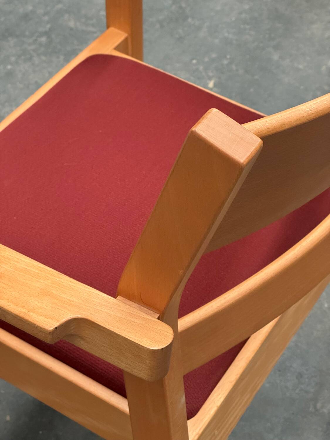 4 chaises empilables design Hans Wegner
